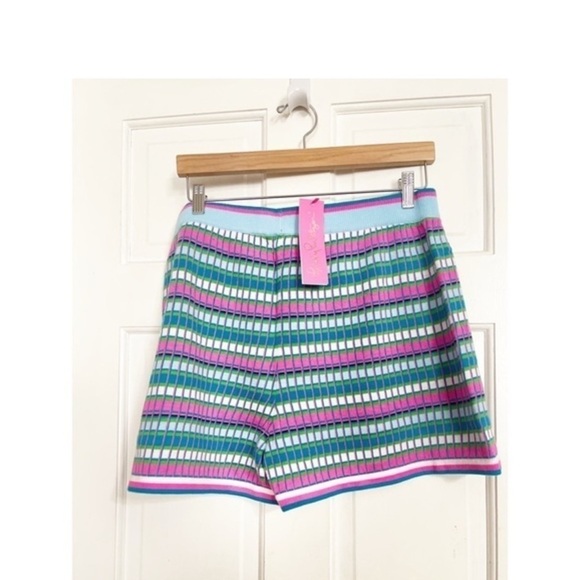 Lilly Pulitzer 3" Avington Sweater Shorts
NWT Sz XL - Picture 5 of 7